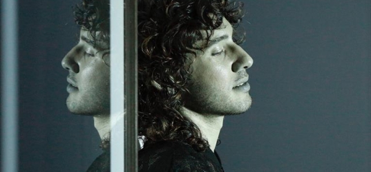 ‘Performance’ del poeta y actor cordobés Ángelo Néstore